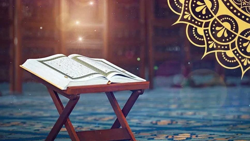 কোরআন তিলাওয়াতকারীর বিশেষ ১০ মর্যাদা